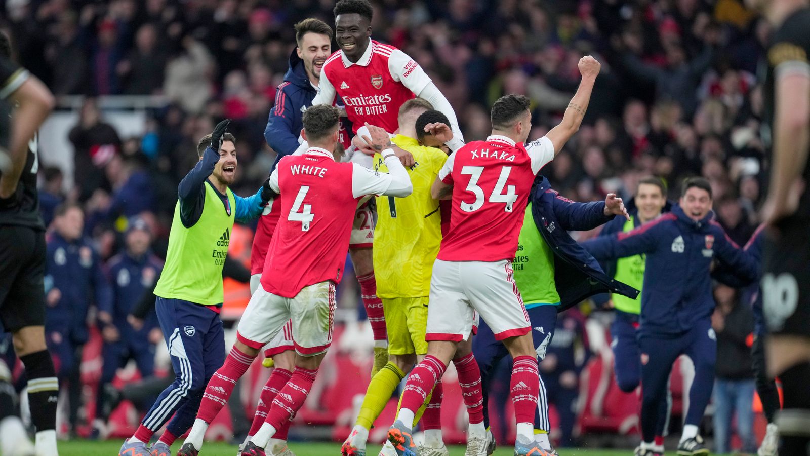 Arsenal 3-2 Bournemouth: Reiss Nelson scores last-gasp winner as Gunners come from two down to beat Cherries