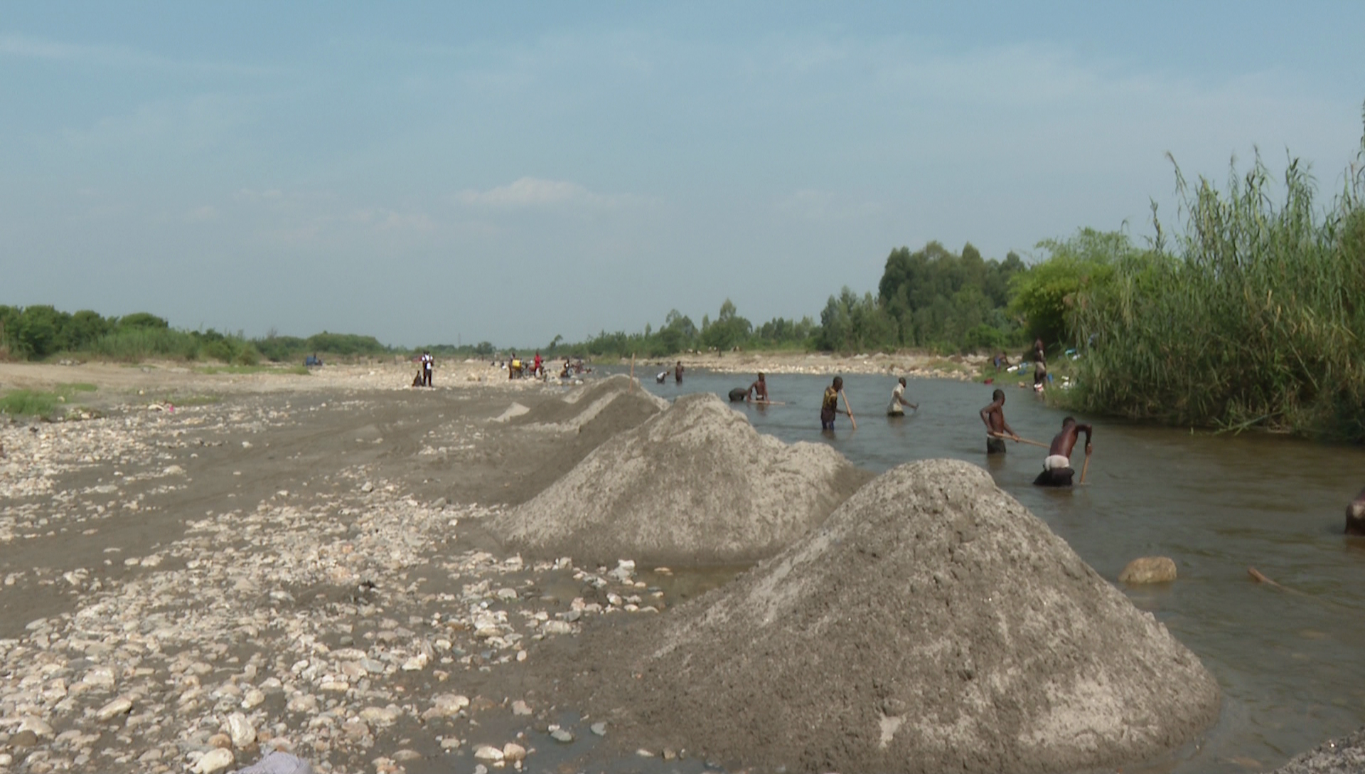 In addition to the unregulated small-scale activities where these youths use locally made spades, large-scale mining operations are taking place in these rivers under the watchful eyes of local leaders.